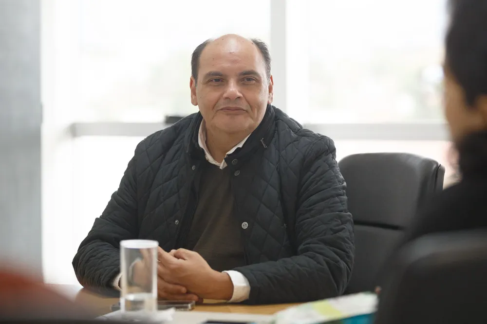 VIsita académicos de Colombia al Intendente (3)