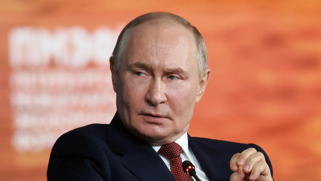 2025-06-20T151313Z-978298954-RC2E6FAWRA9T-RTRMADP-3-RUSSIA-FORUM-PUTIN