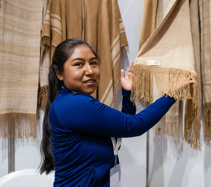 PONCHO 25 - Textil vicuña-2~3