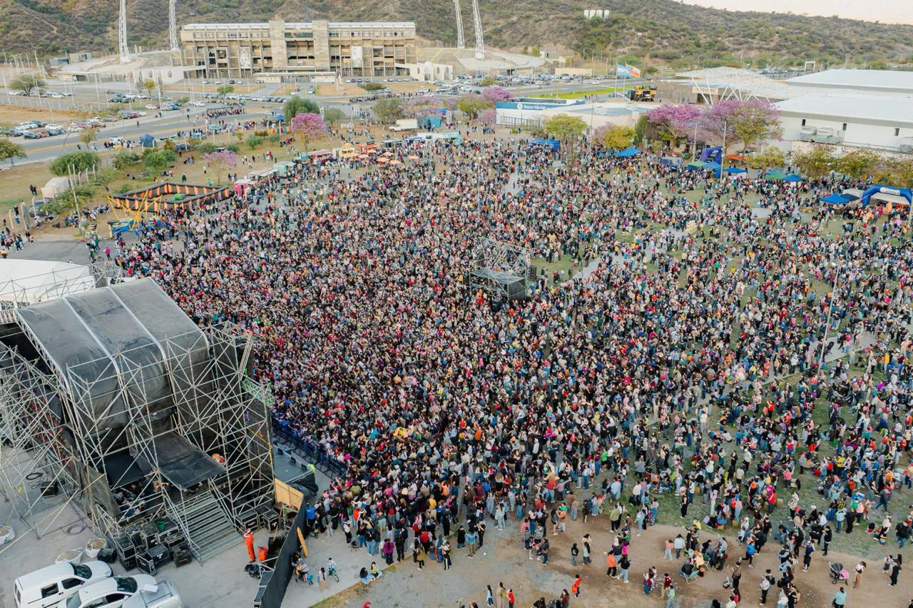 Más de 25 mil niños y niñas disfrutaron de “El Mundo de Colores” en el Predio Ferial (4) (1)