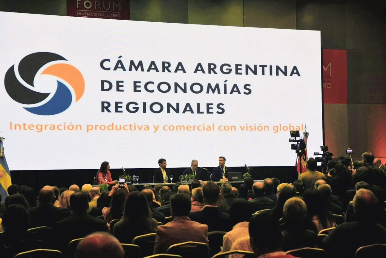 Raúl destacó el rol productivo del interior del país en el Primer Foro de Economías Regionales (1)