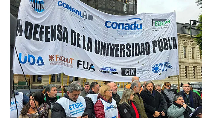 Docentes-y-no-docentes-Universtarios