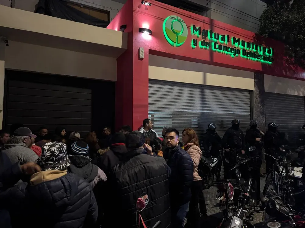 fb8a174a-37b9-4c21-8460-1cf5b7145c6a-1536x1152